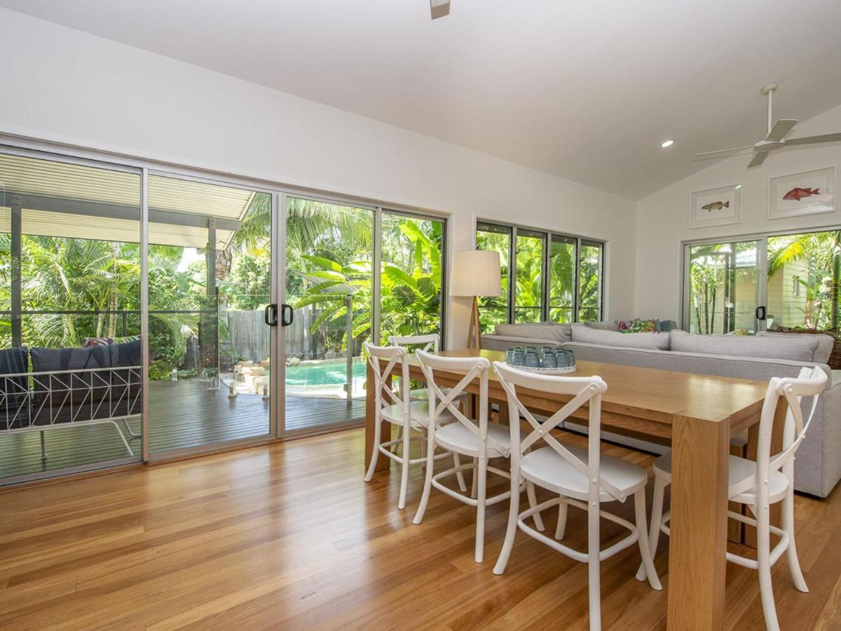 Whispering Palms Villa Nelly Bay Екстериор снимка